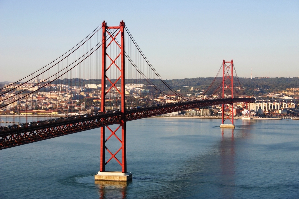 Monumentální visutý most v Lisabonu