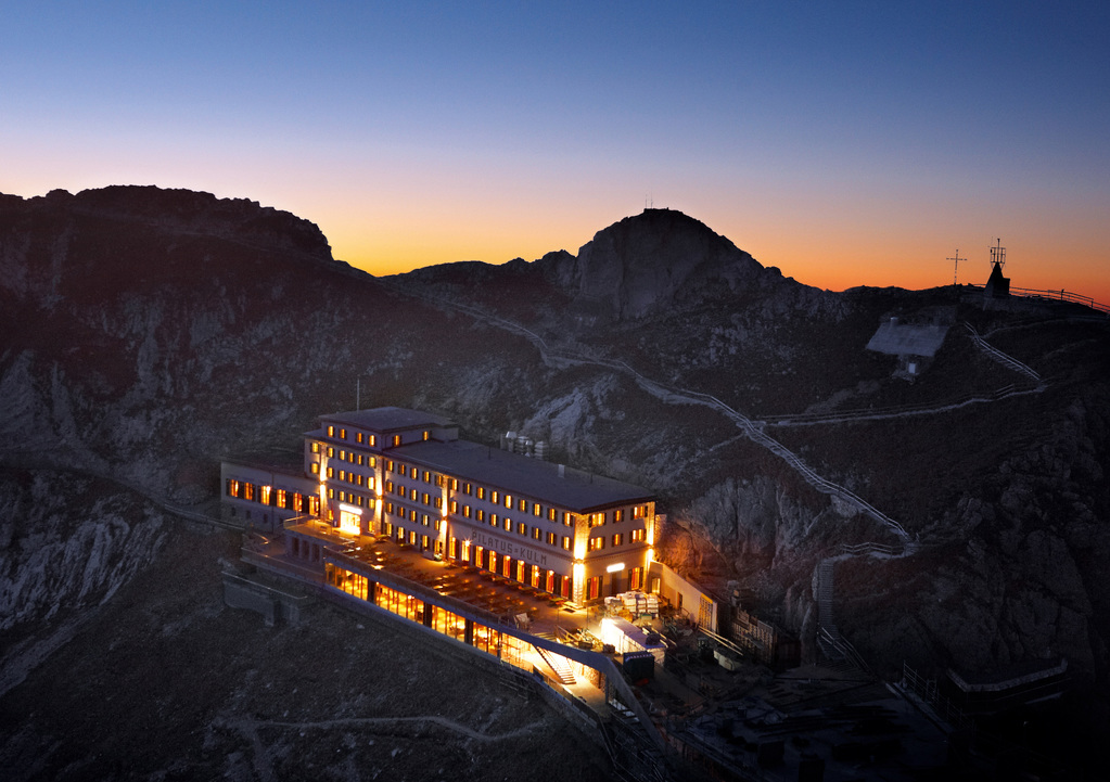 Legendární hotel Pilatus Kulm na vrcholu Dračí hory 