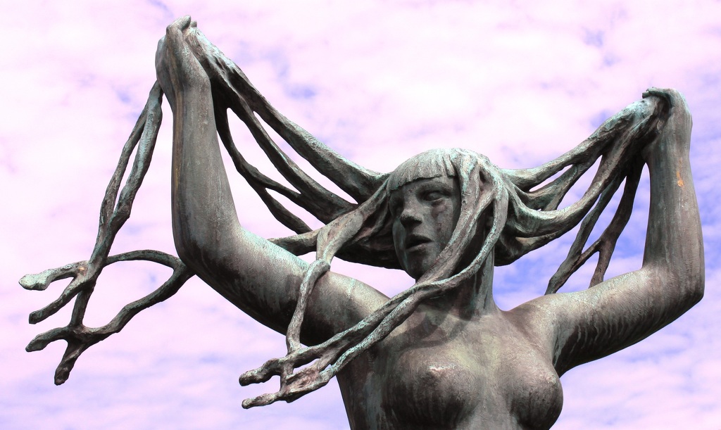 Vigelandovy sochy v Oslu patří k turistickým atrakcím